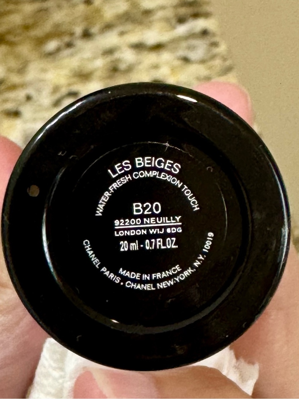 CHANEL Les Beiges Water-Fresh Complexion Touch B20 – Used Once – Like New - Picture 3 of 3